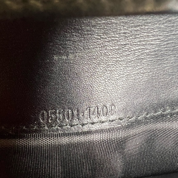 Authentic GUCCI wallet - Picture 8 of 16